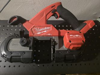 Milwaukee M18 fuel bandsaw