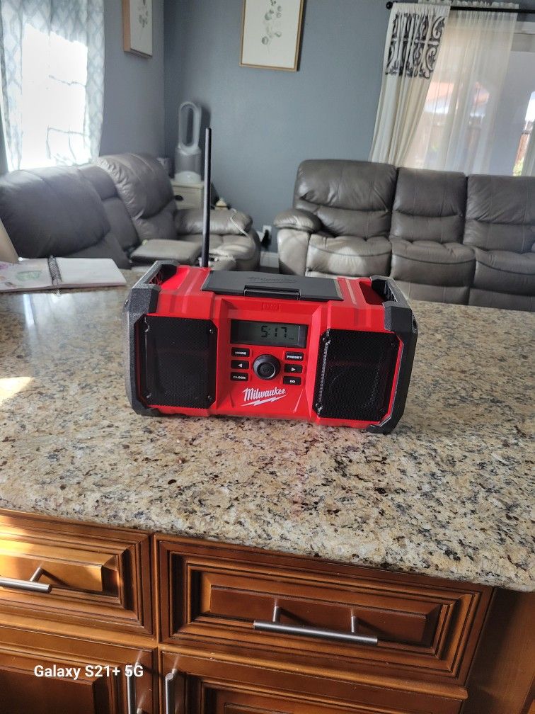 Milwaukee 18v Radio