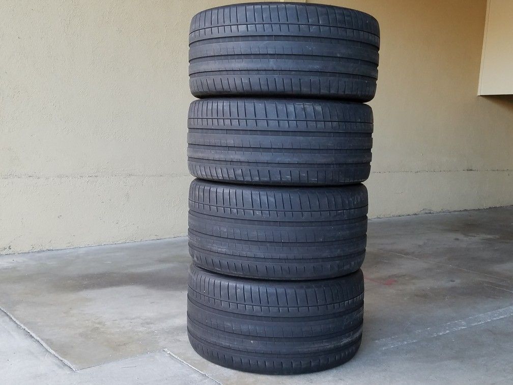 295/30/22 And 335/25/22 All Four Tires!