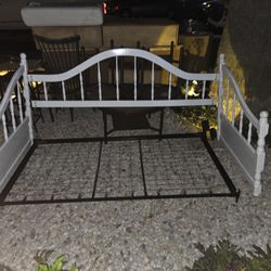 Little Girls Day Bed