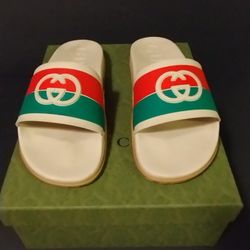 GUCCI INTERLOCKING G RUBBER SLIDES SANDALS MEN US 12 with Box and Dust bag.