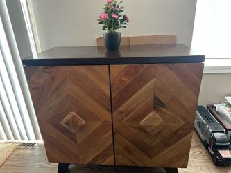 Accent cabinet