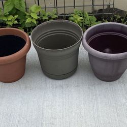 3 / Plastic Flowers Pots 