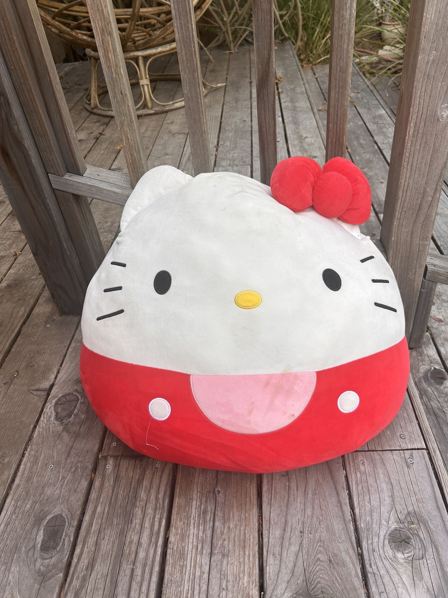 giant hello kitty squishmellow