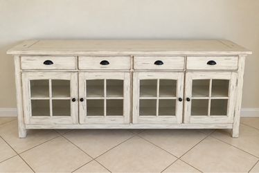 Rooms To Go Solid Wood Buffet / Sideboard