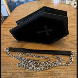 Spirit of Halloween Like New Beautiful Condition Black Soft Smooth Faux Leather Coffin Shape Purse & Crossbody Chain Link Strap 