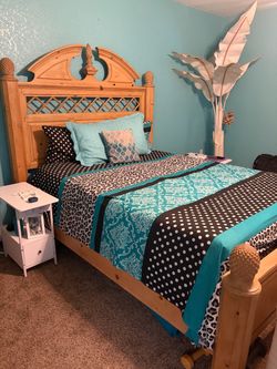 Solid Wood Queen bedroom furniture