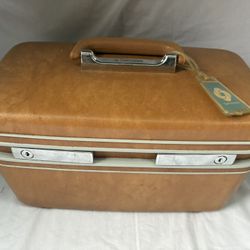 Vintage Samsonite Royal Traveler Hard Train Case