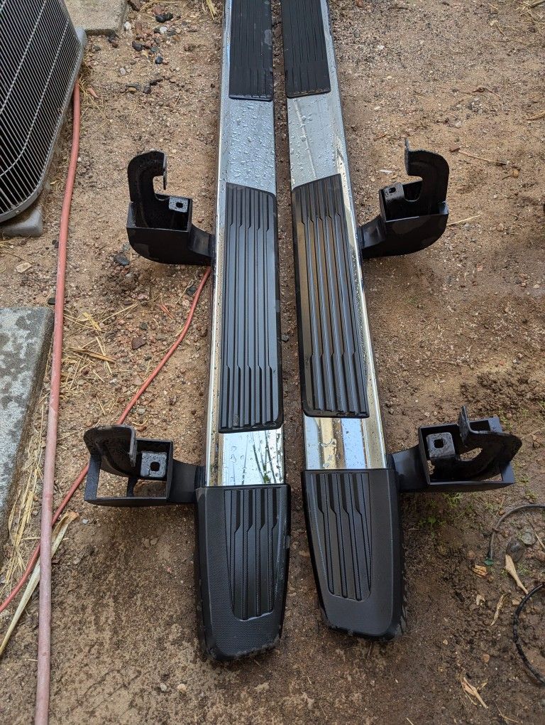 GMC Sierra 2500 OEM Step Bars