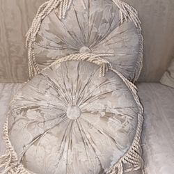 colectible   sofa couch pillow  New York style. white  beige  satin silk beautiful elegant  for any furniture in living room  office or spa or  chair