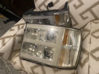 07-13 GMC Sierra Headlights.