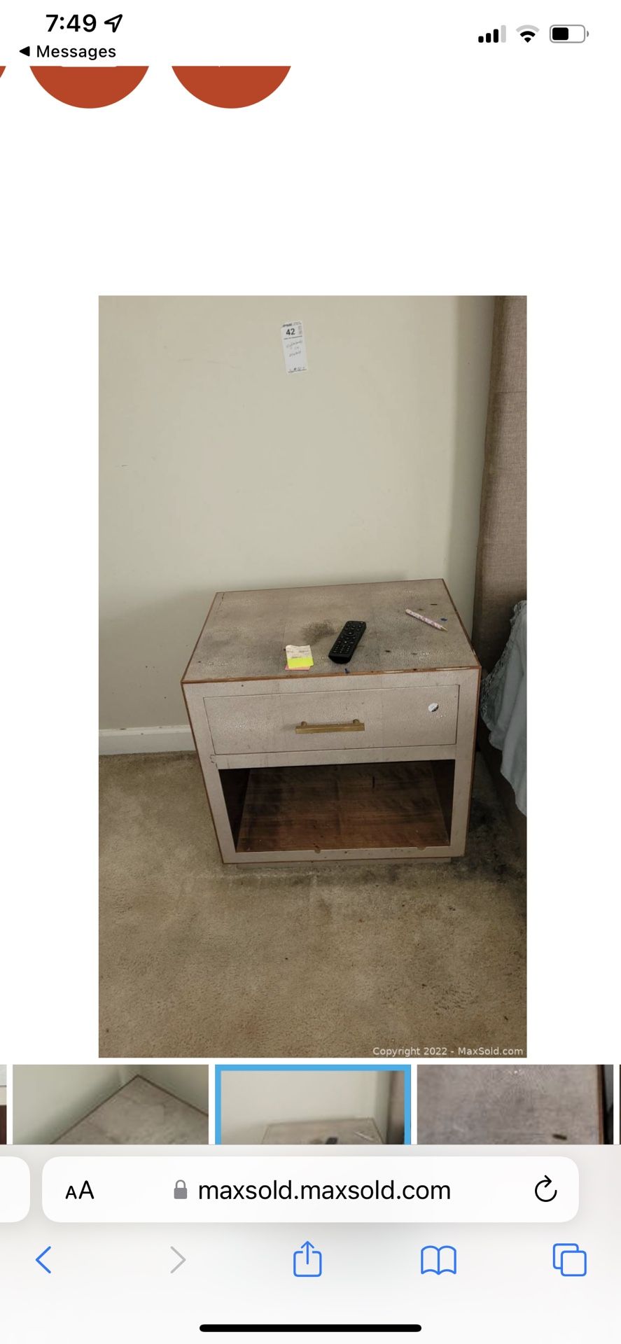 2 matching nightstands