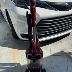 Shark Navigator Lift-Away Lightweight Bagless Corded HEPA Filter Upright Vacuum Cleaner