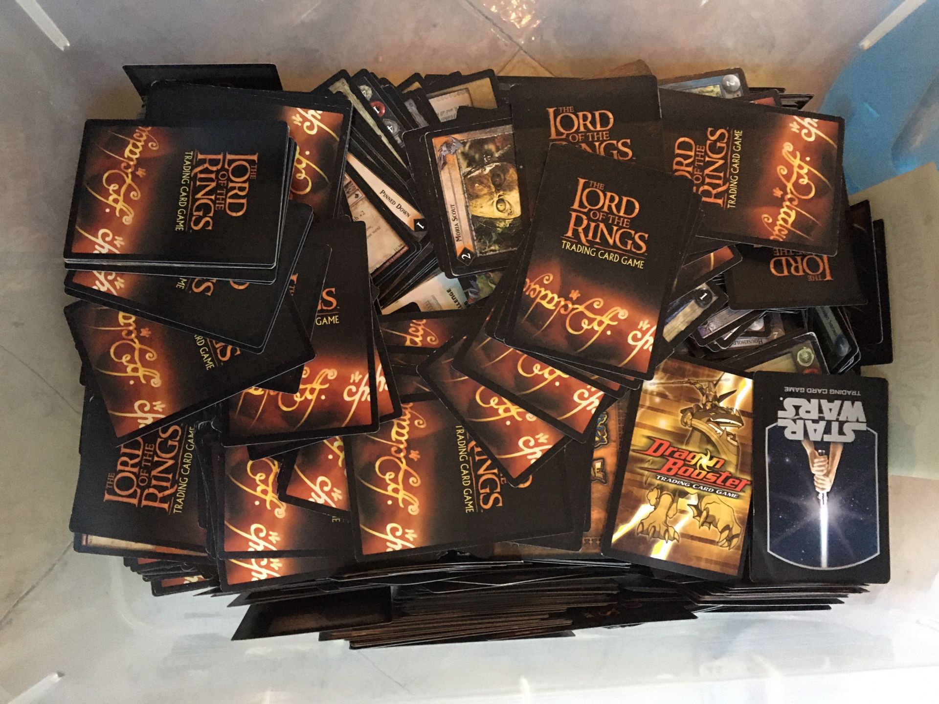 Lot of over 500 Lord of the Rings trading cards in medium played condition