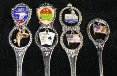 Lot of four Souvenir Collectible Small spoons made by Fort USA: Nevada, Washington D.C. Minnesota & Buffalo Bills Resort Casino