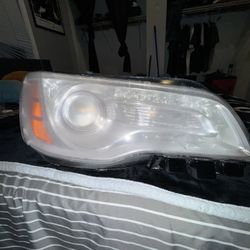 11-23 Chrysler 300 Passenger Headlight
