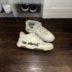 Used Men’s Off White Sneaker Size 8 US / 41 
