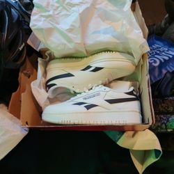 White And Black Reebok Shoes Size 7.5 Women