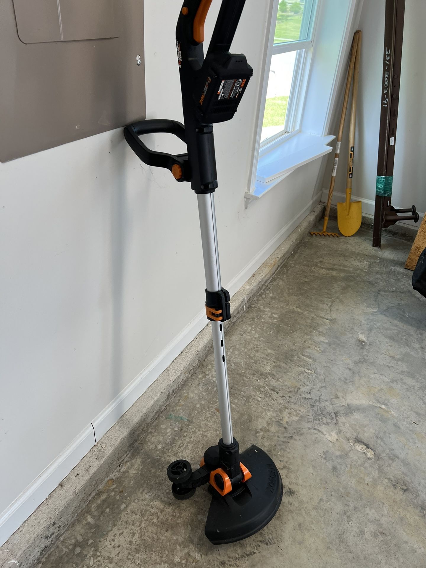 WORX Lawn trimmer With Battery And Charger