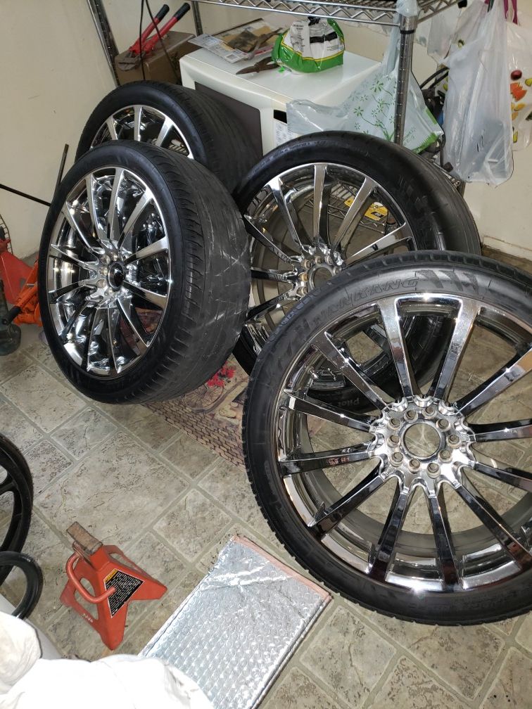 20" Chrome Rims universal $250 o.b.o. PICK UP ONLY