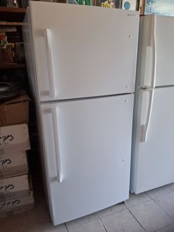 FRIDGE..FRIDGE..NICE...30 X 67 SEMINEW..MANUFACTUR 08/ 2024...DELIVER X $..