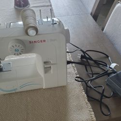 Singer Sawing Mashine! Works Great! Super Easy To Use!