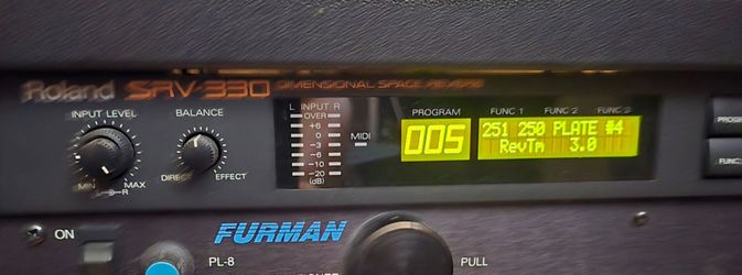 Roland SRV 330 Dimensional space reverb
