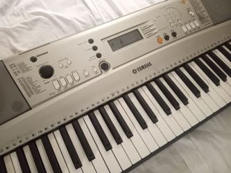 YAMAHA PSR-E313 KEYBOARD EXCELENT CONDITION