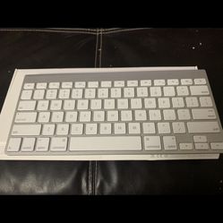Like New MC18ALL/B Apple Wireless Keyboard Designed by Apple in California