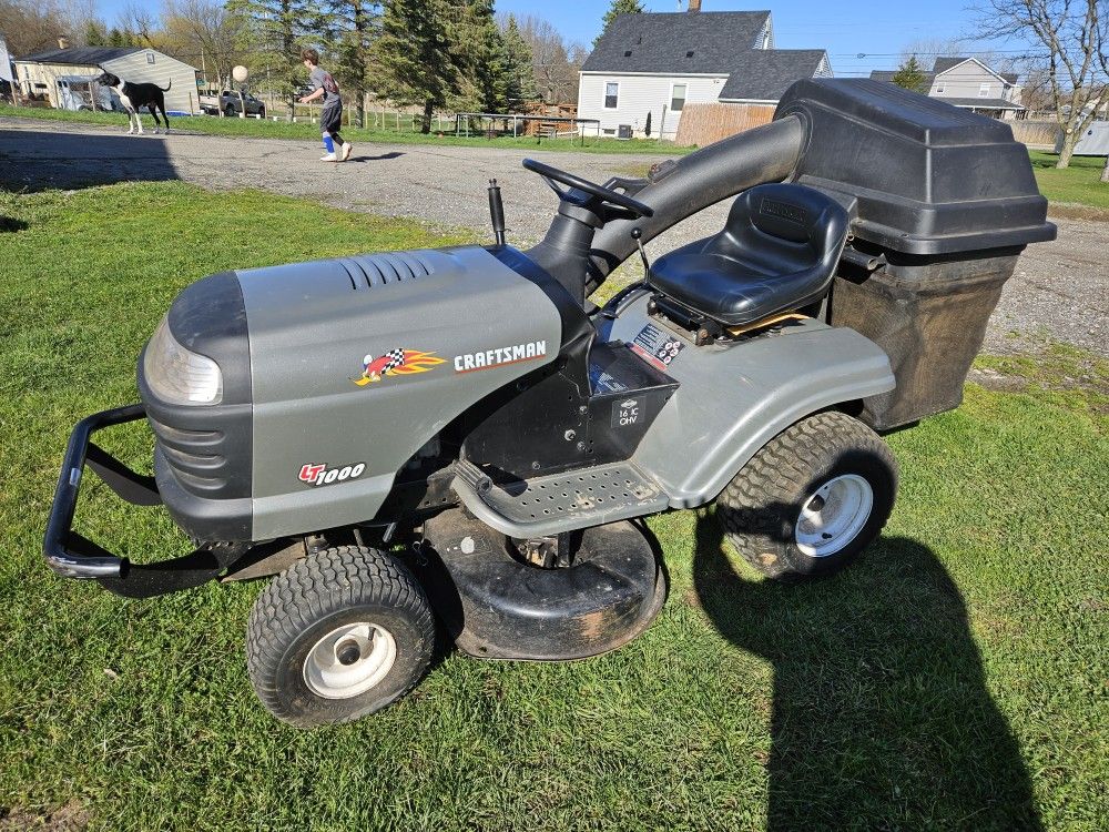 CRAFTSMAN RIDING MOWER WITH BAGGER