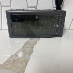 General Electric AM/FM radio it works perfect, nothing wrong