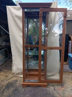 $120 SLIDING DOOR DISPLAY CASE