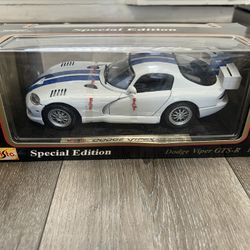 Diecast 1/18 scale maisto Special Edition 1997 Dodge Viper GTS-R brand new 
