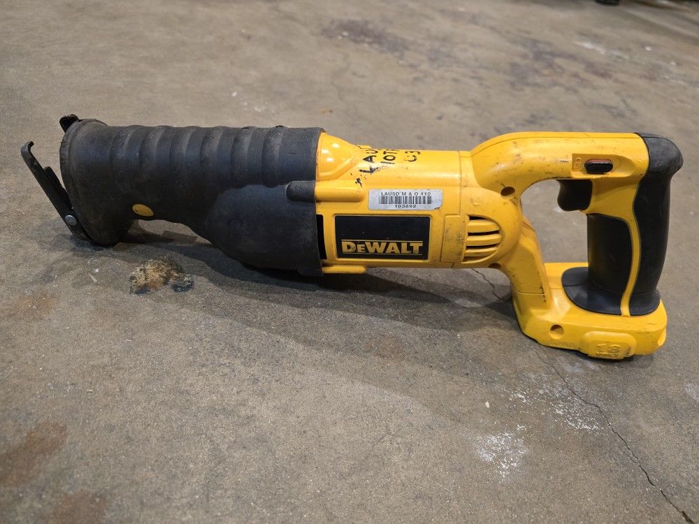 DEWALT 18V Cordless Reciprocating Saw (Model DC385) – Tool Only, No Battery


