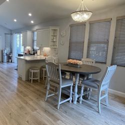 Round Dining Table /chairs / Stools 