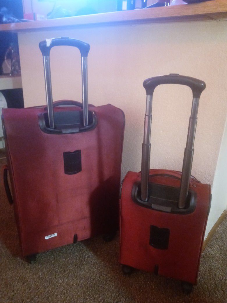 2 Traveling Bags
