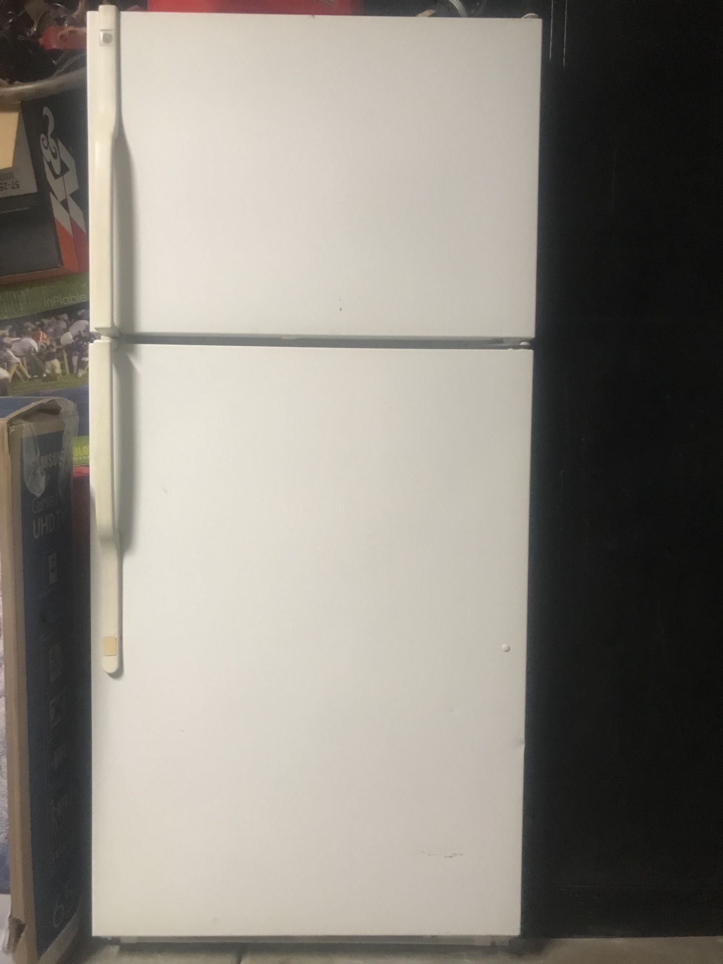 GE Top/Bottom refrigerator and freezer TBX18SA
