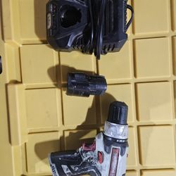 Craftsmen Battery Drill And Charger