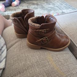 Toddler' boobs size 8