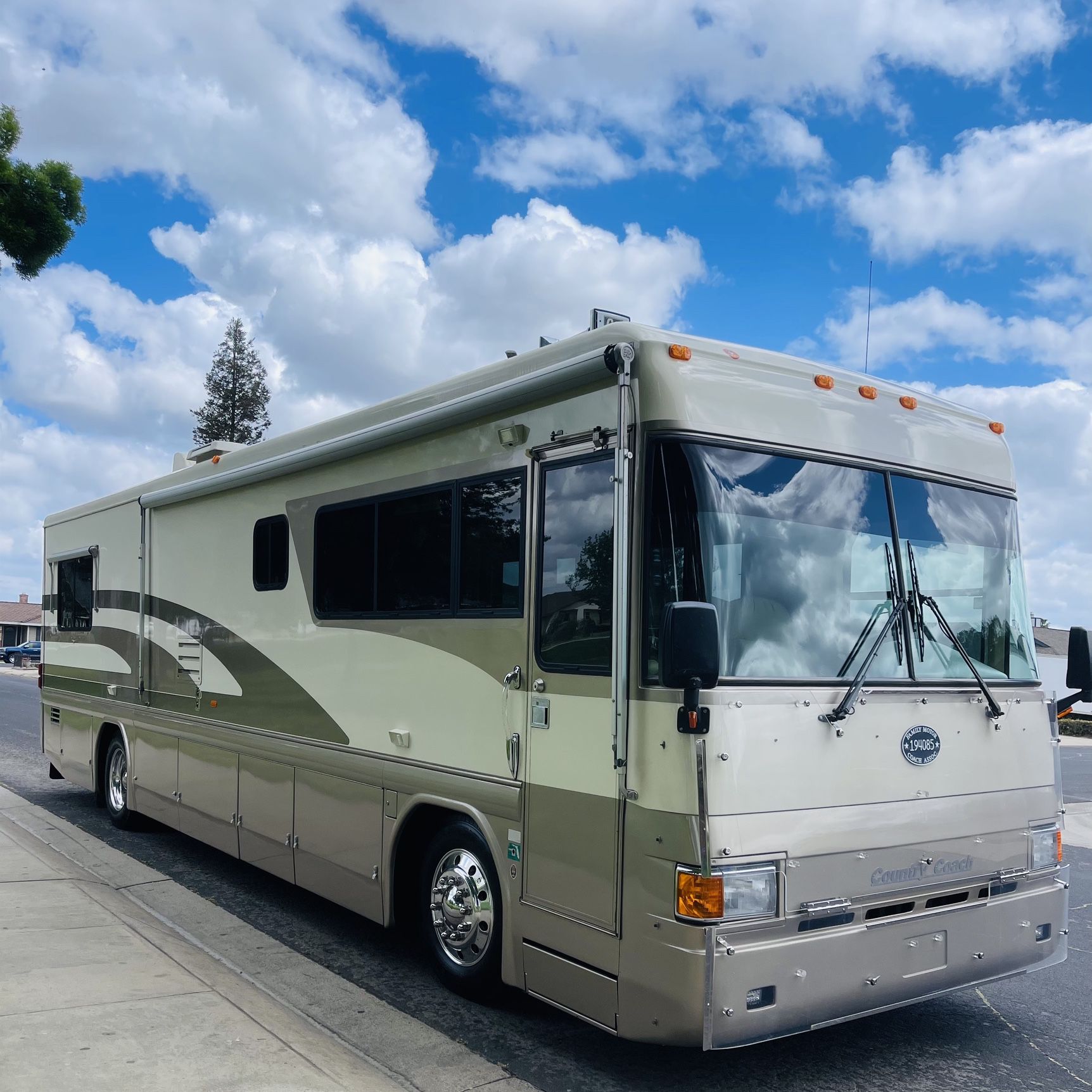 1996 Country coach 35”