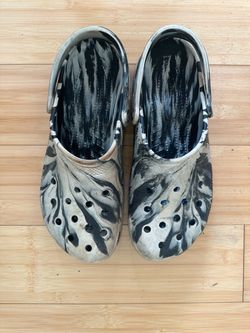 Crocs Classic Marbled Clog, Black & white, Men’s 11