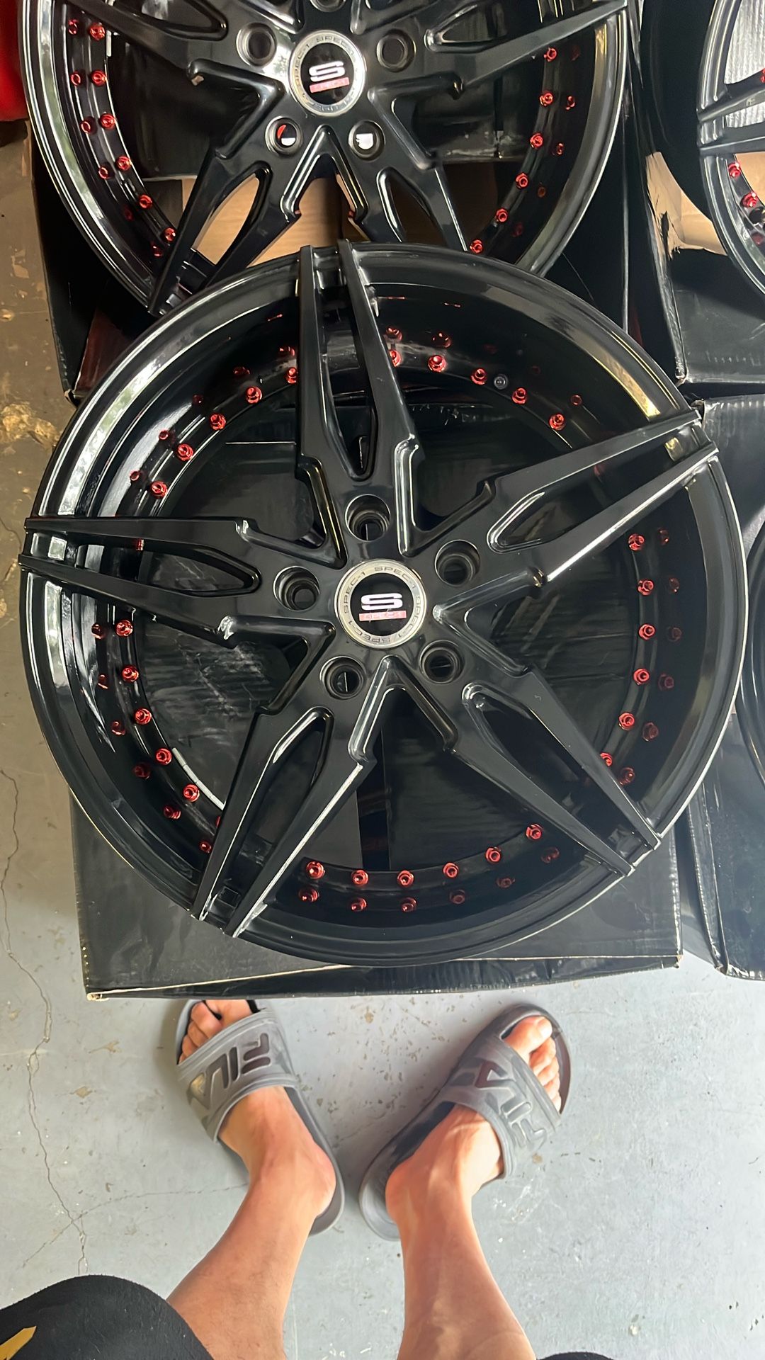Rim 17x7.5 Black with red rivets, like new . wheel lock is included