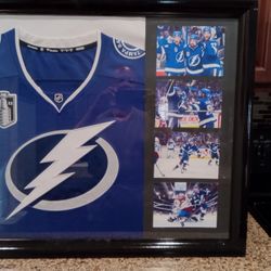 TAMPA BAY LIGHTING 2022 STANLEY CUP PLAY OFF FRAMED JERSEY.