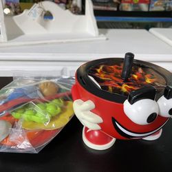 Play kitchen with hamburger Grill Game