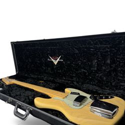 Fender Custom Shop 64 Fretless Jazz Bass W Case/Papers