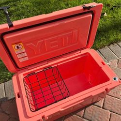 Yeti  Tundra 65 Cooler Coral 