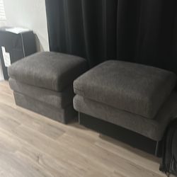 Nyerere 123.24" Upholstered Sectional