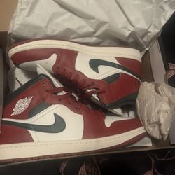 Jordan 1 Retro High OG "Burgundy" sneakers with white and burgundy color blocking #basketball #retro