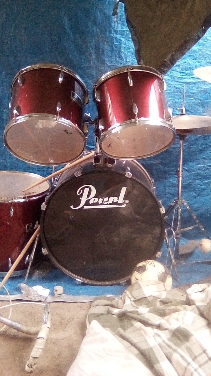 Pearl Drum Set
