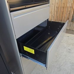 Metal Filing Cabinet 